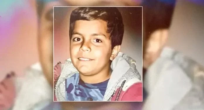 Tras 24 días prófugo, acompañado de su madre y su abogado se presentó en la Justicia el acusado de matar de un tiro a un menor en Jardín América