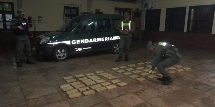 Gendarmes interceptan cargamento de 44 kilos de marihuana en Eldorado