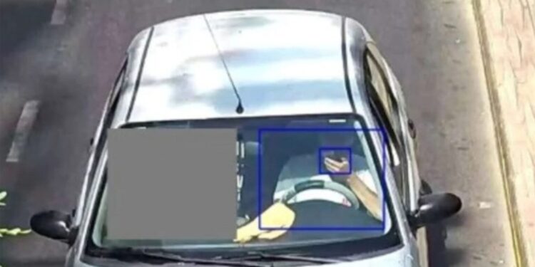 En Eldorado montaron cámaras con IA para detectar uso de celular al volante