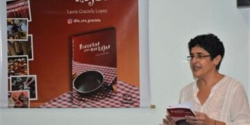 Presentó en Eldorado su primer libro: Recetas para mis hijas