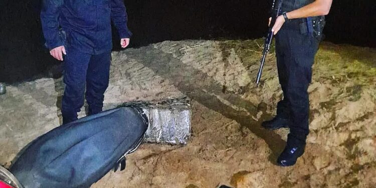 Secuestran marihuana acopiada valuada en $54 millones y un vehículo en un operativo policial en Eldorado