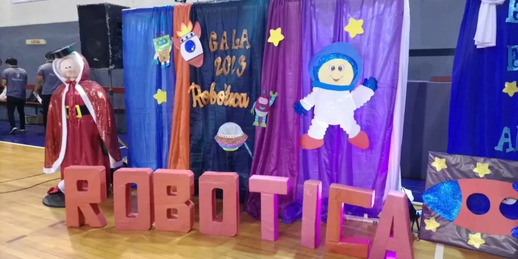 Entregaron certificados y menciones a alumnos que concluyeron los trayectos en la Escuela de Robótica