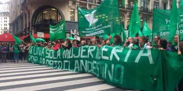 La Ley Ómnibus de Milei establece que cualquier reunión o manifestación de más de tres personas deberá notificarse al ministerio de Seguridad