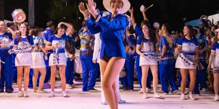 Color y brillo en la costanera de Eldorado con el carnaval