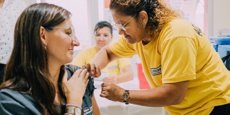 Passalacqua destacó que la vacunación contra el dengue se realiza con recursos propios de la provincia