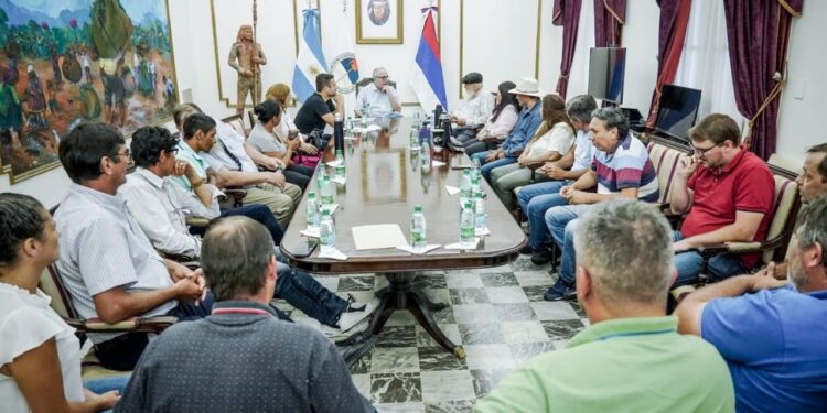 Reunión de tareferos, productores y cooperativas con Passalacqua y el obispo de Posadas